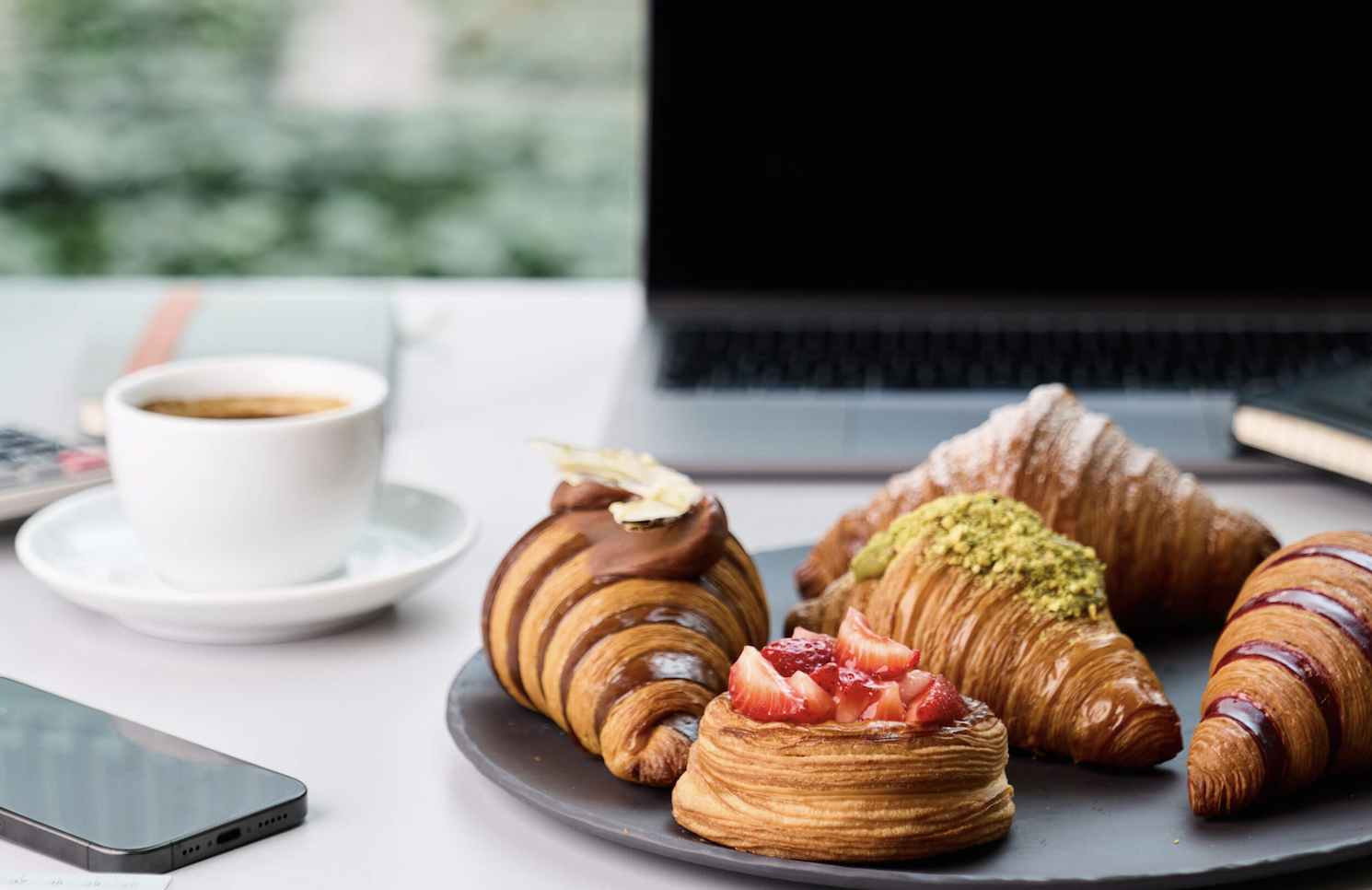 office breakfast company benefit pro zaměstnance, firemní snídaně